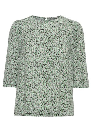 Blusa verde e grigia con motivo, tessuto leggero, maniche corte, scollatura rotonda, dettaglio con apertura a chiave sul retro, vestibilità ampia, design astratto di foglie.