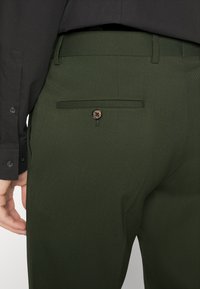 Michael Kors TRAVEL - Fato - green