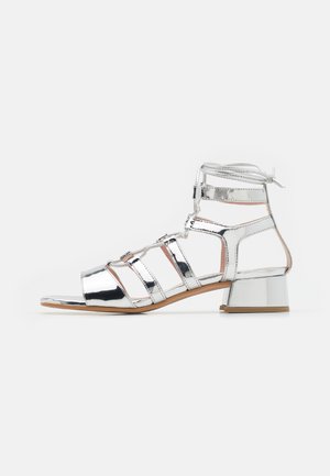 CANNES - Sandalen met enkelbandjes - silver