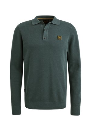 Camisa polo verde de manga larga, tejido de punto texturizado, con tapeta de tres botones, parche de marca en el pecho, puños y dobladillo acanalados.