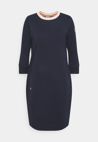 Mörkblå klänning i bomullsblandning, med randig rundad halsringning, trekvartslånga ärmar och en liten logotypdetalj vid fållen.