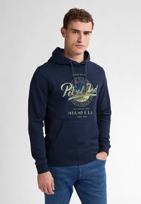 Felpa con cappuccio blu navy realizzata in misto cotone, con tasca frontale e stampa grafica in verde chiaro e bianco. Vestibilità classica.