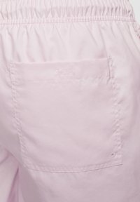 Nike Sportswear CLUB FLOW - Shorts - pink foam white