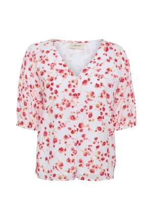 Blusa blanca con un patrón floral de flores rojas y amarillas, escote en V y parte delantera con botones; tela suave con mangas cortas y abullonadas.