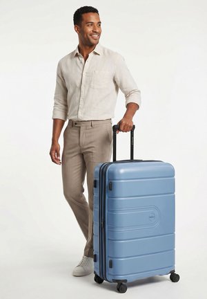 Redolz, ESSENTIALS 11 4 ROLLEN TROLLEY 76 CM MIT DEHNFALTE UNISEX - Trolley - cool blue