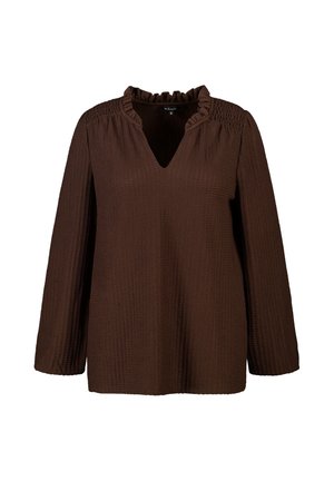 Bruine, lange mouwen textuur blouse met een gerimpelde kraag en V-hals, voorzien van geplooide schouderdetails.