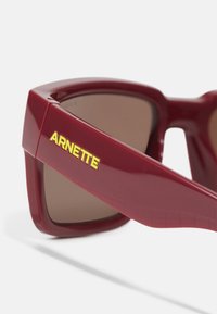 Arnette SAMHTY - Occhiali da sole - matte/shiny bordeaux