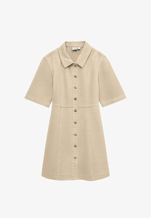 Beżowa sukienka na krótki rękaw z guziczkami, kołnierzem oraz widocznymi przeszyciami z przodu i na rękawach.