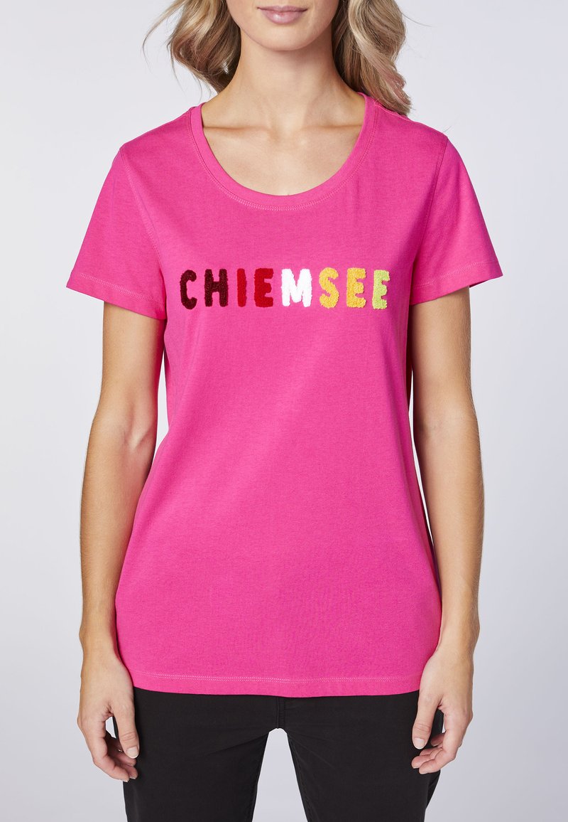 Damen T-Shirts | Chiemsee MIT RUNDHALSAUSSCHNITT T-Shirt print beetroot purple/pink - QK00561 Damen T-Shirts | Chiemsee MIT RUNDHALSAUSSCHNITT T-Shirt print beetroot purple/pink - QK00561