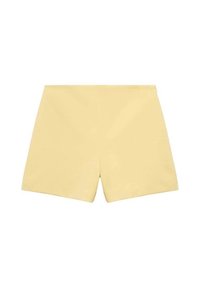 Pantaloni shorts gialli con una superficie liscia, taglio dritto e senza hardware o motivi visibili. Design semplice e minimalista.