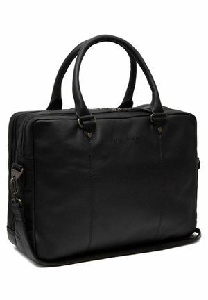 Sacoche pour ordinateur portable en cuir noir avec texture lisse, doubles poignées, bandoulière ajustable, fermeture éclair et détail de logo subtil.