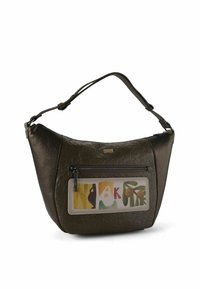 Braune, strukturierte synthetische Handtasche mit geschwungener Form, verstellbarem Riemen und einer vorderen Reißverschlusstasche mit bunter abstrakter Kunst.