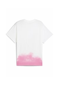 Camiseta blanca con un diseño en ombré rosa en la parte inferior, mangas cortas, cuello redondo clásico y material de algodón suave.