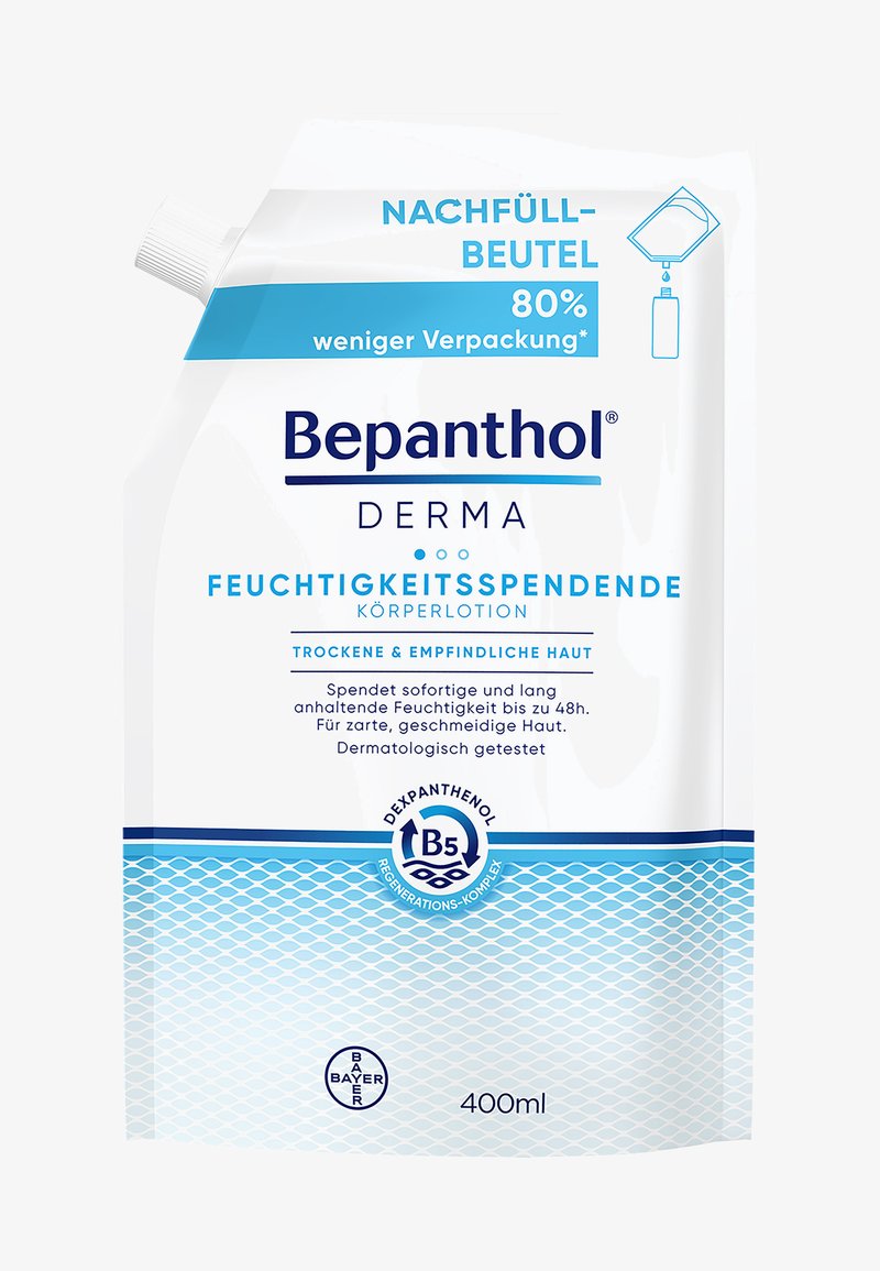 Bepanthol Derma Bodylotion Nachfüllpack, weiß mit blauer Schrift, verfügt über eine Ausgießöffnung für einfaches Dosieren und enthält 400 ml feuchtigkeitsspendende Lotion.