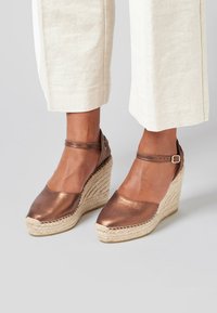 FRED MARTIN COLLECTION BARI - Sandály na platformě - copper suede