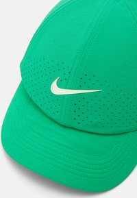 Nike Performance ADVANTAGE CLUB UNISEX - Caps - stadium green
