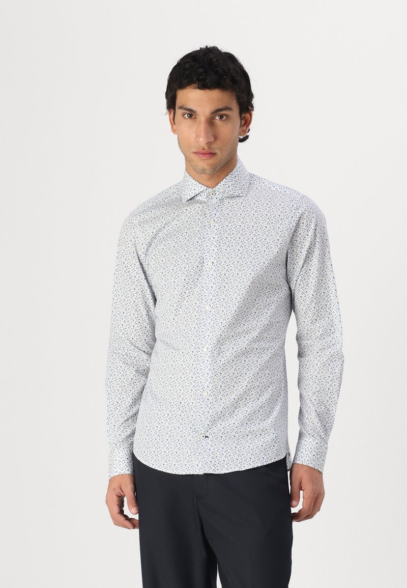 Langsleeve, button-up shirt in het wit met blauw bloemenpatroon, gemaakt van katoen. Kenmerkt zich door een puntige kraag en een getailleerd ontwerp.