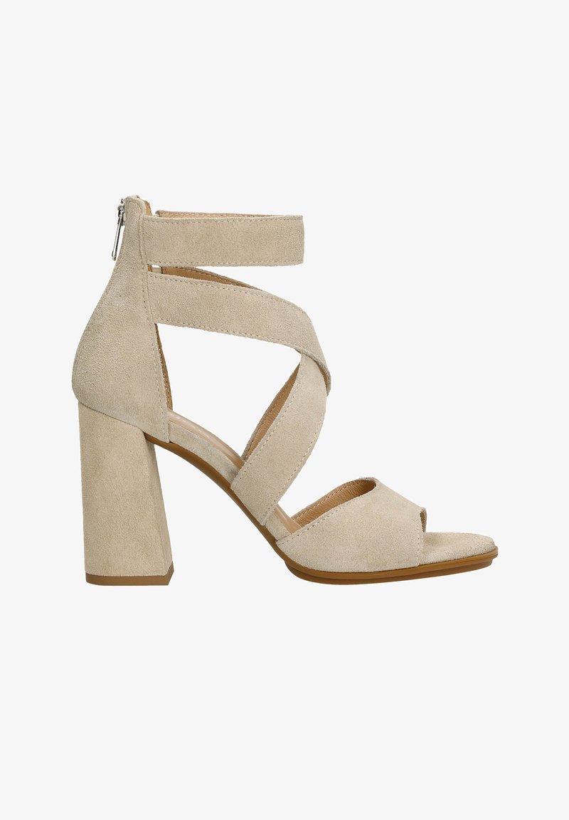 Beige Wildleder-Sandaletten mit Blockabsatz, offenem Zehenbereich und gekreuzten Knöchelriemen. Mit einem Reißverschluss hinten für ein einfaches An- und Ausziehen.