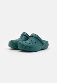 Crocs CLASSIC LINED - Tamancos - evergreen