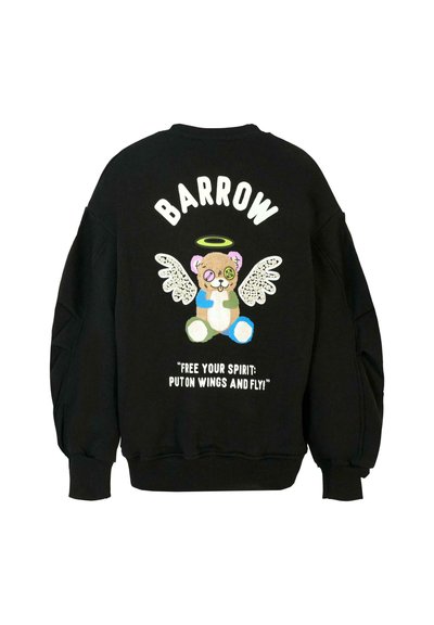 Felpa nera con una grafica colorata di un orso con ali e un'aureola sul retro, testo che recita "LIBERA IL TUO SPIRITO: METTI LE ALI E VOLA!"