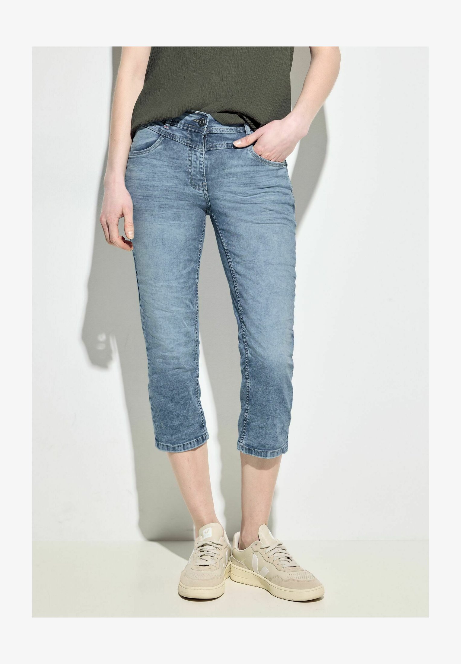 Cecil Jeans Donna, Modello Scarlett – Vestibilità Larga, Vita Media, Gamo Affusolate, Denim Comodo Elasticizzato, Ideale Per Il Daily Look