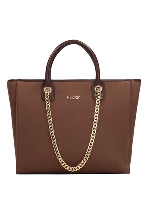 Bolso tote marrón con asas marrón oscuro y correas de cadena dorada, con el logo "kazar" en letras doradas en el frente.