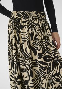 Kaffe CELIA - Velika suknja - feather gray black graphic