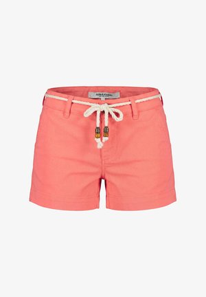 Shorts décontractés rose corail avec poches avant et ceinture en corde tressée blanche nouée en un nœud orné de perles en bois et en métal.