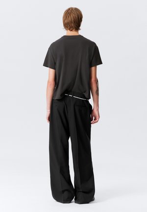 Κατάταξη 5: Weekday - Παντελόνι