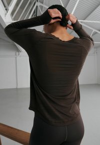 Next Top dugih rukava - cappuccino brown
