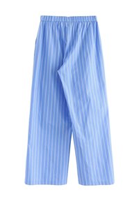 Lyseblå cropped bukser med lodrette hvide striber, udstyret med elastisk talje og glat, letvægtsstof.