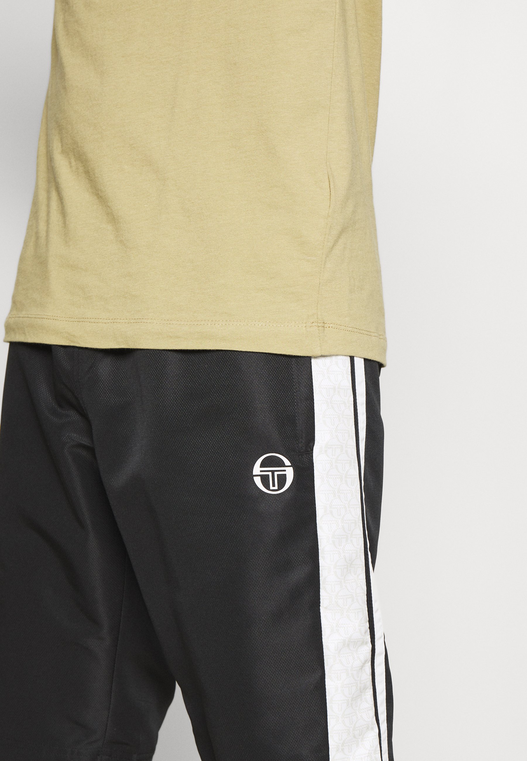 Sergio Tacchini ANSLEY BERMUDA - Sports shorts - anthracite/blanc de  blanc/anthracite - Zalando.ie