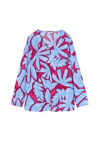 Długą rękaw koszulka z różowym tłem i dużymi niebieskimi wzorami liści, wykonana z lekkiego materiału, o luźnym kroju i dekolcie w kształcie litery V.