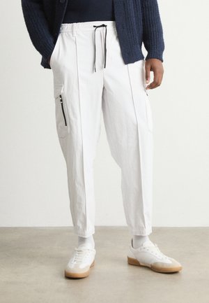 CHESTER - Pantalon cargo - white