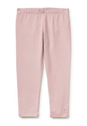 Lichtroze kinderleggings met elastische tailleband en klein logo vlak bij de onderzoom van één been, plat gelegd op een witte achtergrond.