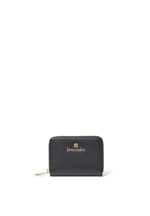 Portafoglio in pelle nera con chiusura a zip, hardware dorato e logo impresso. Texture liscia e forma rettangolare, adatta per carte e contante.