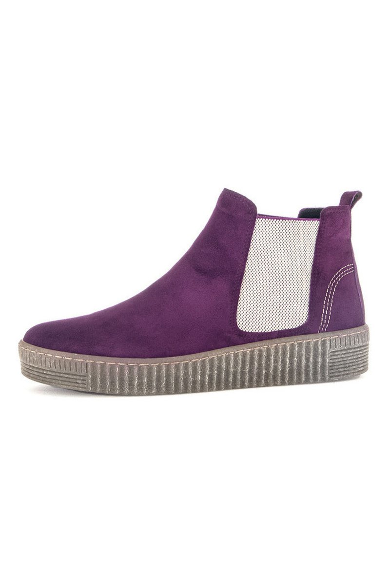 Lila Wildleder-Ankelschuhe mit elastischen Seitenpanelen und strukturiertem Gummisohlen. Verfügt über ein klassisches Chelsea-Boot-Design und verstärkte Nähte.
