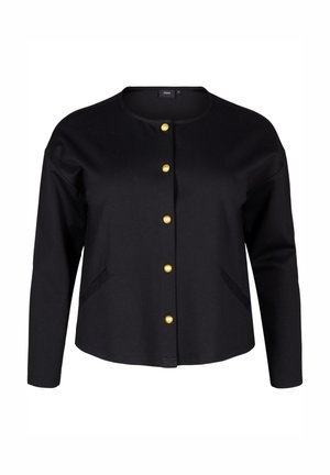 Schwarze Strickjacke aus weichem Stoff, mit rundem Halsausschnitt, goldenen Knöpfen und zwei seitlichen Taschen. Einfaches, unauffälliges Design.
