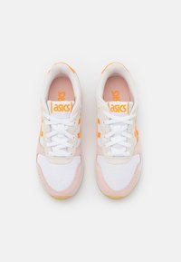 ASICS SportStyle LYTE - Sapatilhas - white/citrus