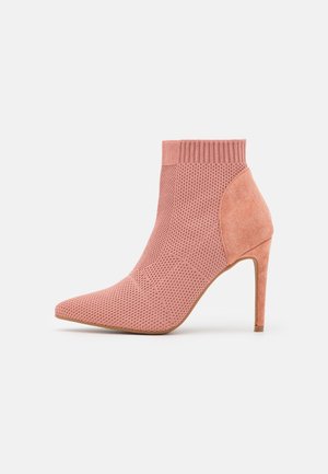 Bottines à talons hauts - light pink