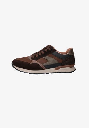 Bruine sneaker gemaakt van gemengde materialen, waaronder suede en leer. Beschikt over een gemêleerd accent, vetersluiting en een gevoerde zool.
