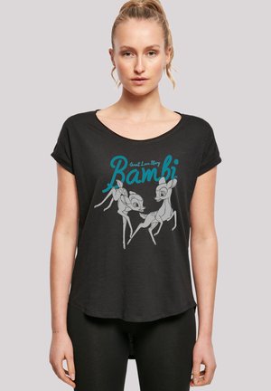 Svart t-skjorte med korte ermer og rund hals, med et grått motiv av to hjorter og teksten "Great Love Story Bambi" i teal.