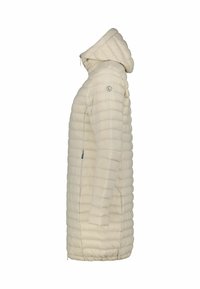 Dikke beige jas met capuchon, voorzien van een geborduurd ontwerp, zijzakken met rits en een logo-opdruk op de bovenarm. Gladde textuur.