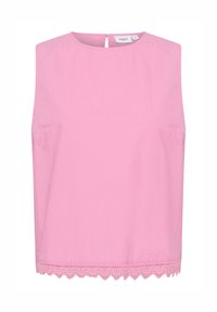 Haut sans manches rose en tissu léger, avec un col montant, une fermeture en clé à l'arrière et une bordure en dentelle festonnée à l'ourlet.