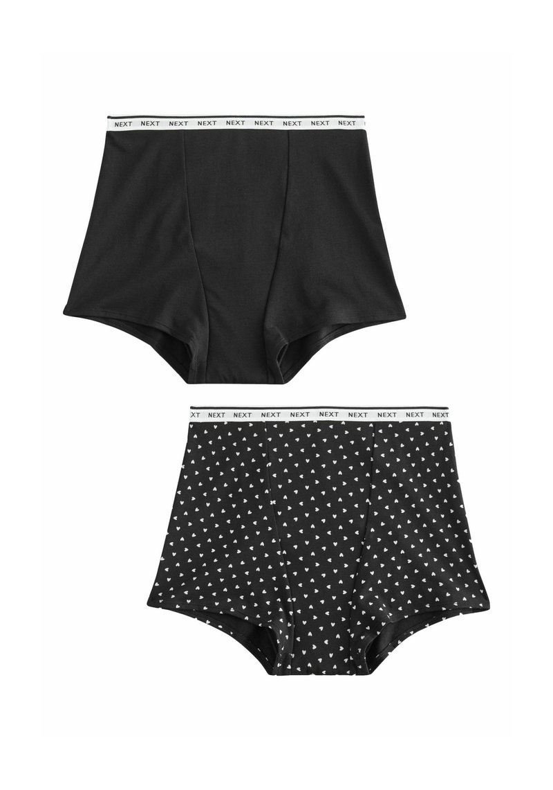 Zestaw wysokich majtek z czarnej bawełny. Zawiera parę w jednolitym czarnym kolorze oraz parę z wzorem drobnych białych serduszek, obie z białym paskiem z logo.