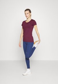 ONLY Play ONPCLARISSA TRAIN TEE - Základné tričko - eggplant
