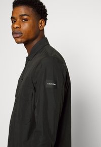 Calvin Klein OVERSHIRT - Suvejakk - black