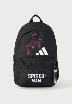 Schwarzer Rucksack mit rotem und blauem Spider-Man-Grafik, weißem Adidas-Logo und "SPIDER-MAN" Text auf der Vorderseite.
