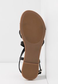 Call it Spring Sandaler m/ tåsplit - black