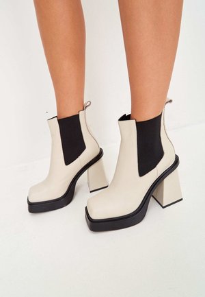 Enkellaarsjes met plateauzool - beige